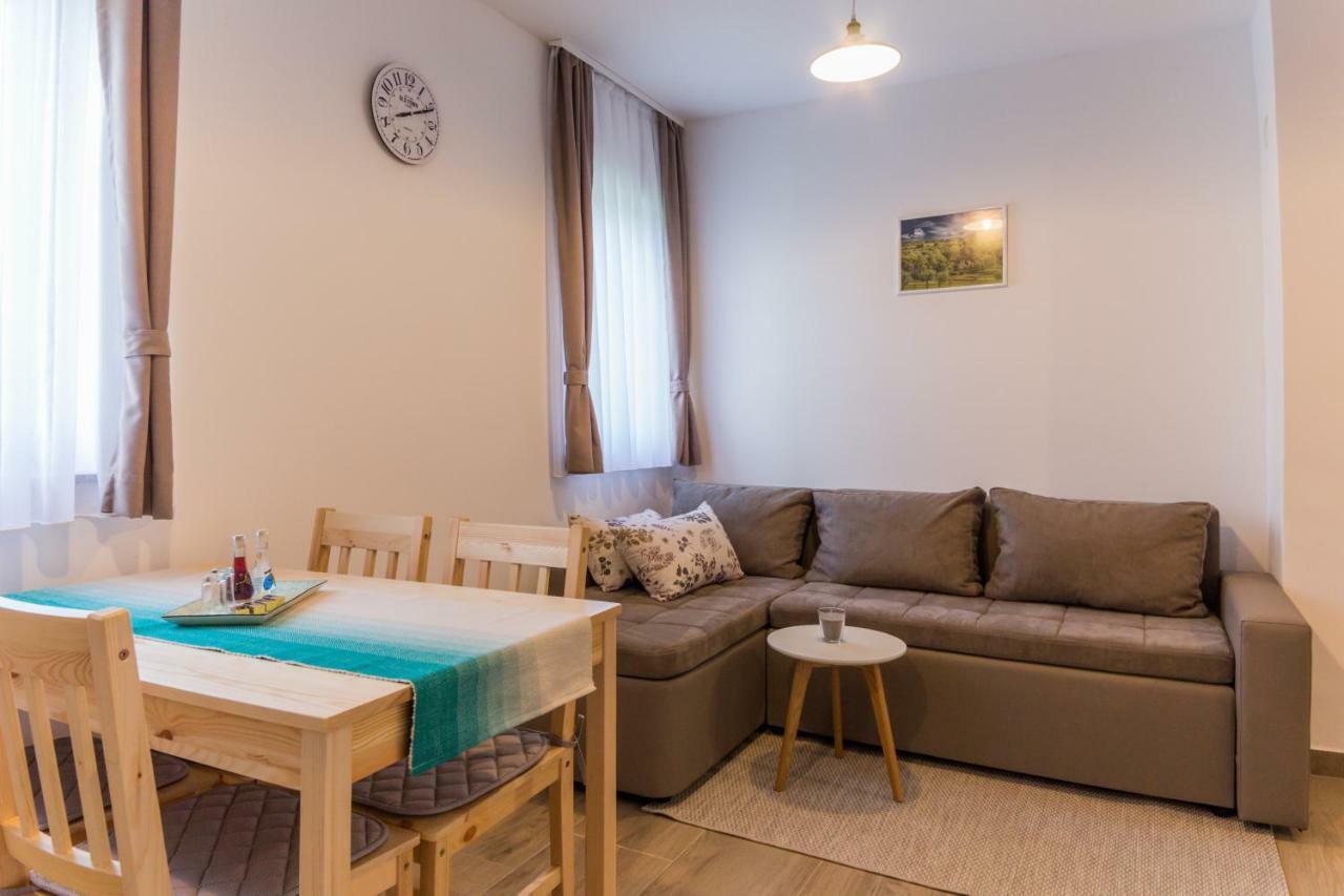 Holiday Home, Apartman Obajdin Слунь Екстер'єр фото