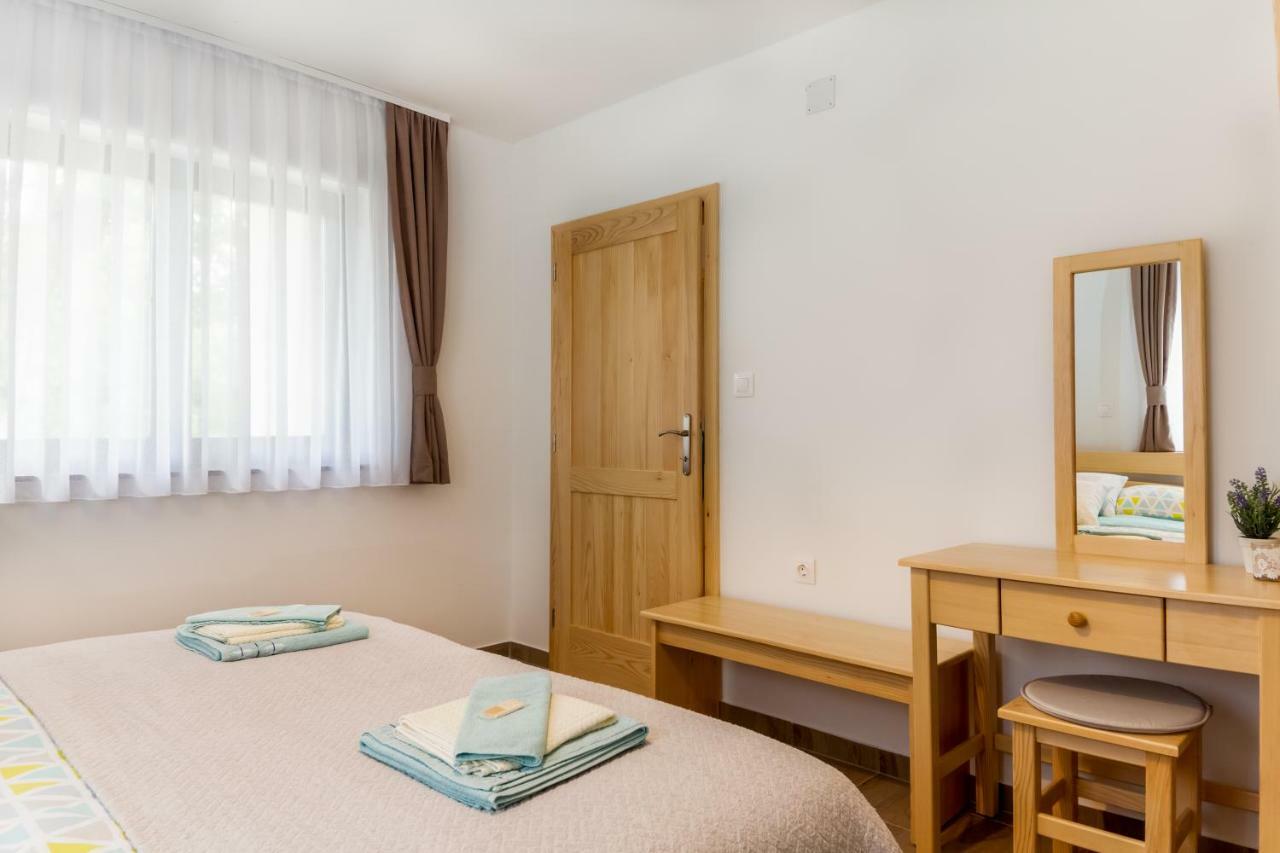 Holiday Home, Apartman Obajdin Слунь Екстер'єр фото