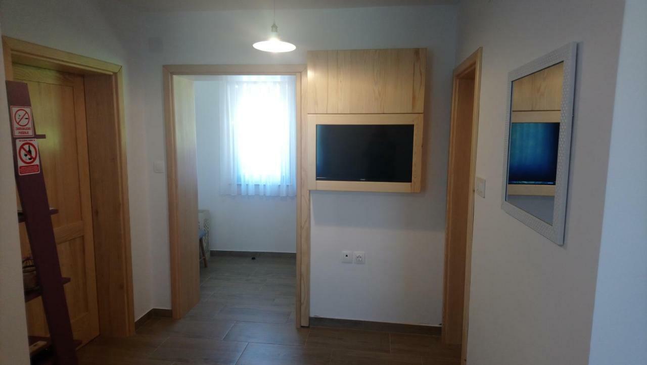 Holiday Home, Apartman Obajdin Слунь Екстер'єр фото