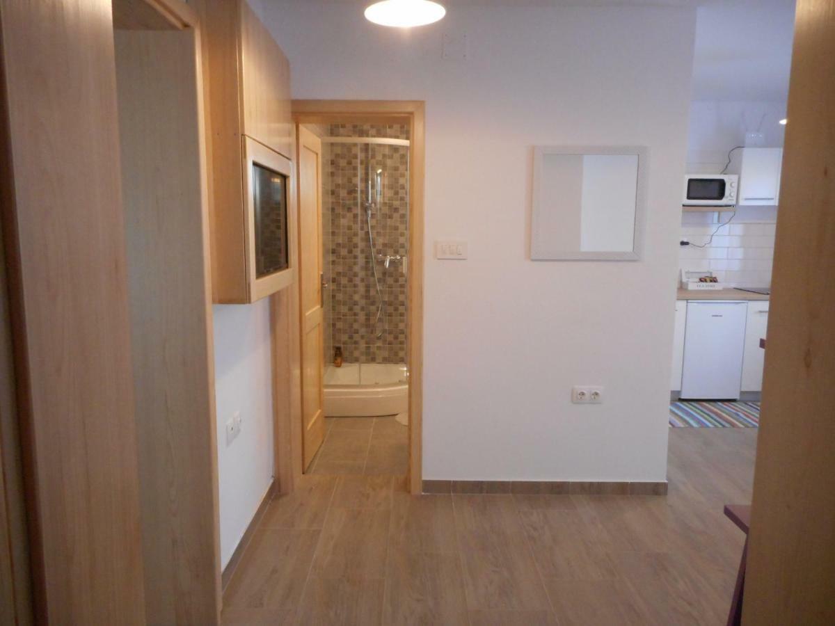 Holiday Home, Apartman Obajdin Слунь Екстер'єр фото