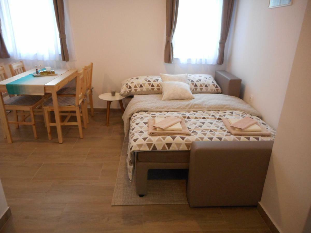Holiday Home, Apartman Obajdin Слунь Екстер'єр фото